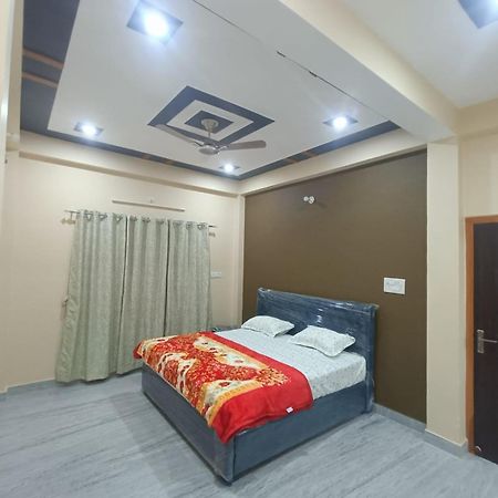 Отель Sarvodaya Residency Ayodhya Экстерьер фото