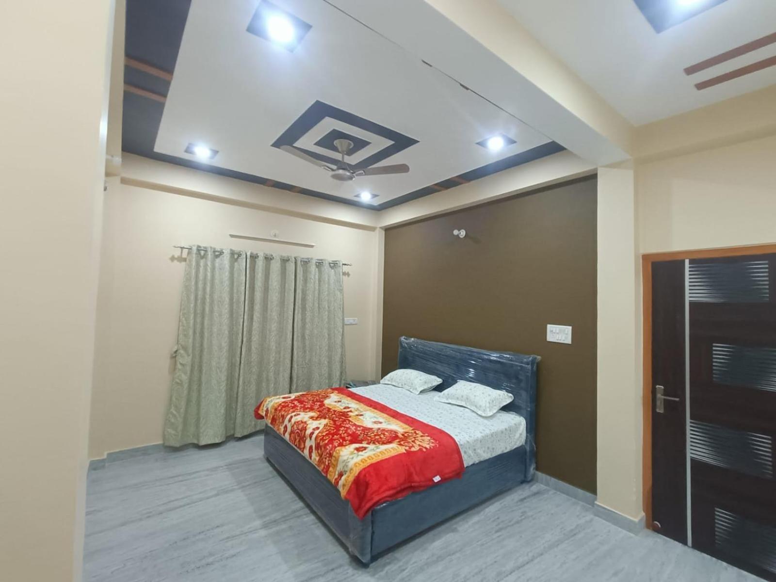 Отель Sarvodaya Residency Ayodhya Экстерьер фото